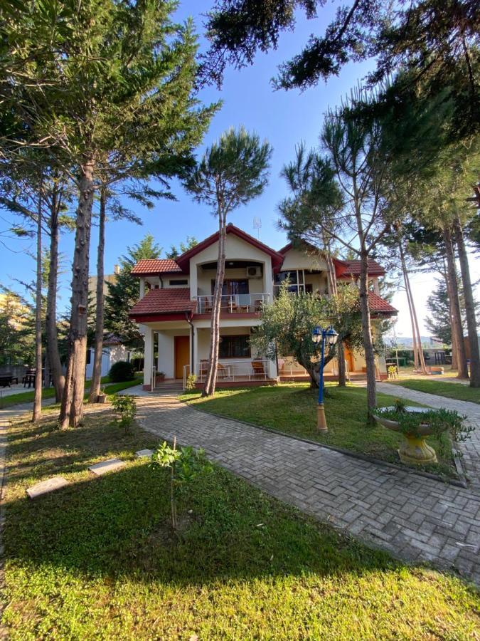 Hotel Garden Villa ARDO Golem  Exteriör bild